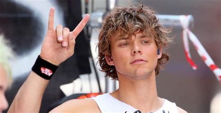 ashton irwin net worth comparison ashton irwin net worth comparison
