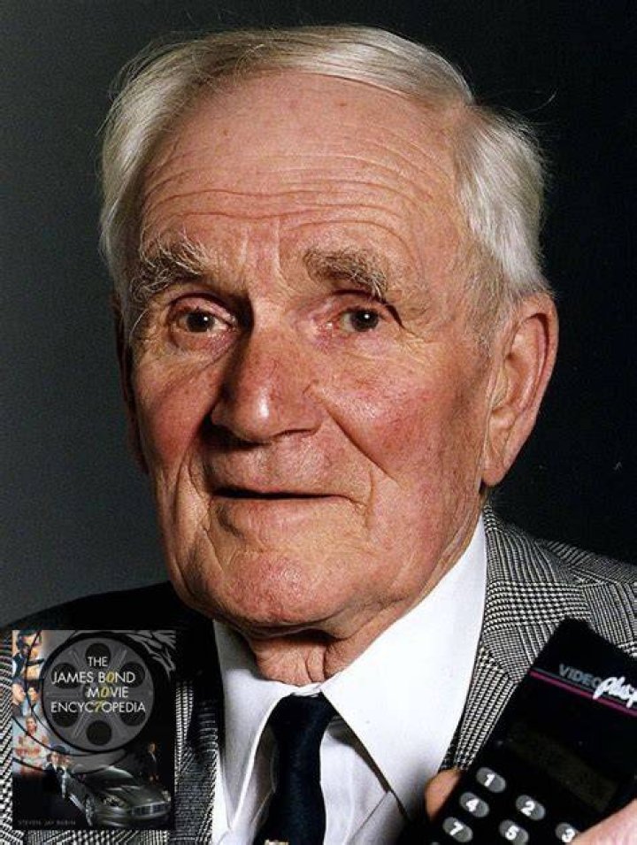 Desmond Llewelyn Desmond Llewelyn