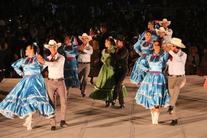 En Nuevo Leon se baila la cumbia - cholo cumbia music