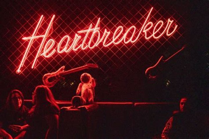 How To Be A Heartbreaker - Marina And The Diamonds - best metal heartbreak songs
