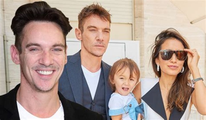 Jonathan Rhys Meyers with his family Jonathan Rhys Meyers with his family
