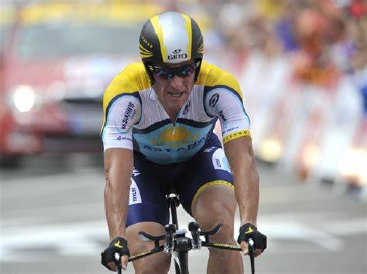 Lance Armstrong cycling.