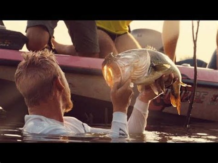 Outlaw - Catch a Fish (Official Music Video) "Fix a Drink" PARODY - country christmas parody songs