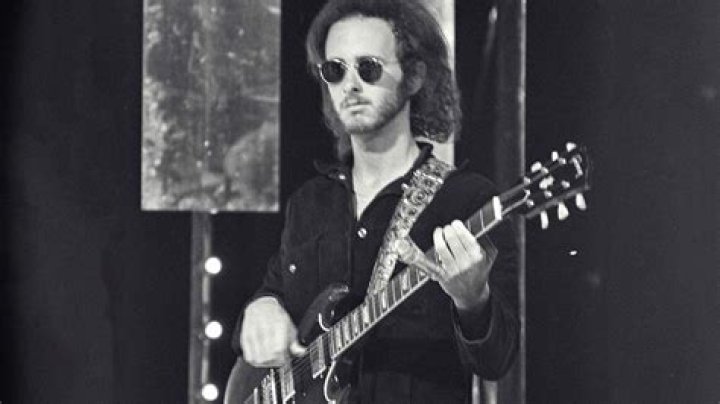 Robby Krieger playing guitar Robby Krieger playing guitar