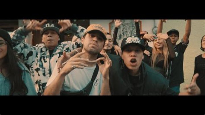 Santa Fe Klan - Cumbia Pandillera - cholo cumbia music