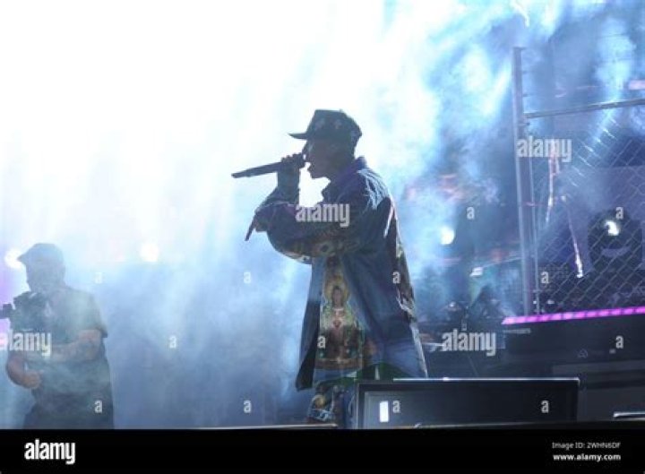 Santa Fe Klan performing live
