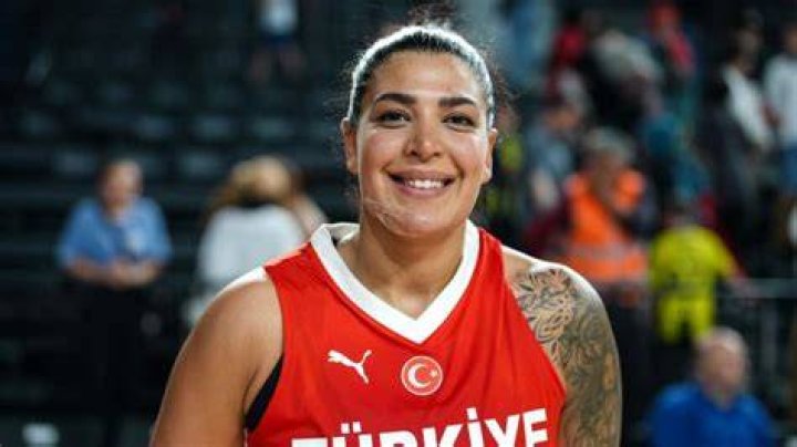 Tilbe Şeny&uuml;rek